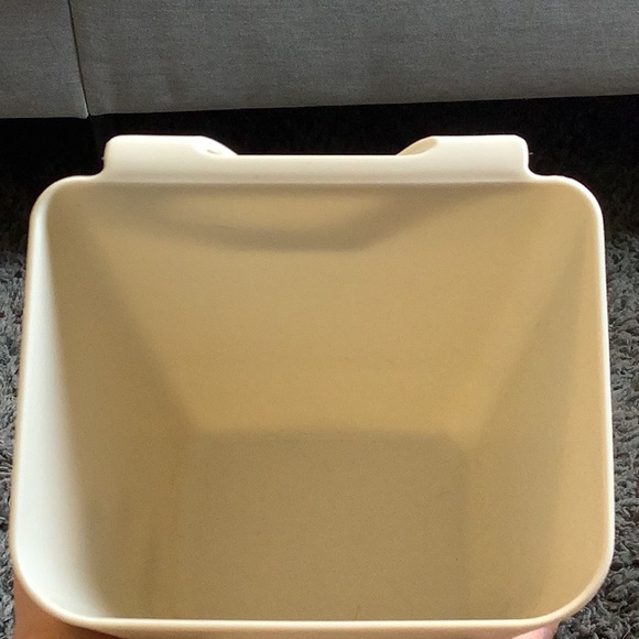 I’m selling a browny black plant shelf. - Picture 3 of 8